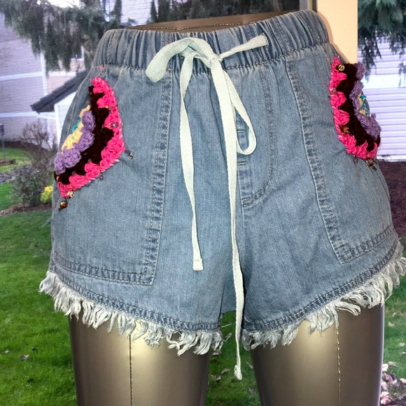 Girl’s UPCYCLED HAND CRAFTED & CROCHETED Denim Shorts. NO BRAND NAME/SZ. - Picture 3 of 10